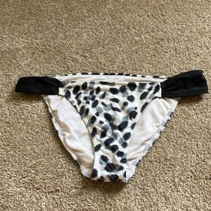 Victoria’s Secret animal print bikini bottom size Small.